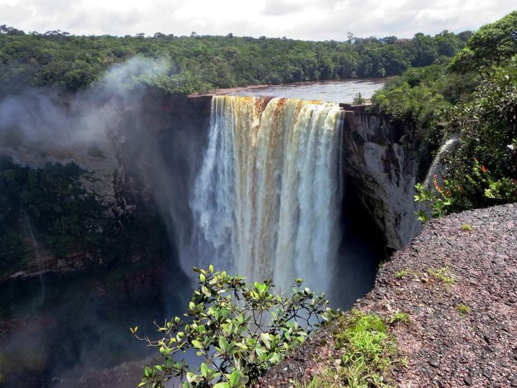 Kaieteur Falls, a 738 ft (225 m) single-drop waterfall in Guyana. Kaieteur Falls by David Stanley, CC BY 2.0.